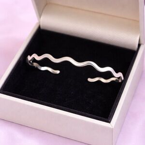 Wavy sterling Silver Cuff Bracelet Adjustable Unisex open bangle